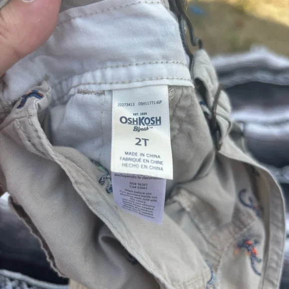 OSH KOSH BGOSH KHAKI EMBROIDERED LIZARD OVERALLS SIZE 2T ADORABLE - Picture 8 of 8